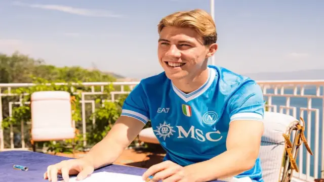 Rasmus Hojlund Tegaskan Ingin Bertahan Di Napoli Tolak Kembali Ke Mu