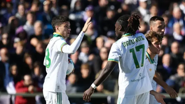 Roma Naik ke Puncak Klasemen Serie A Setelah Menang 2-1 atas Fiorentina