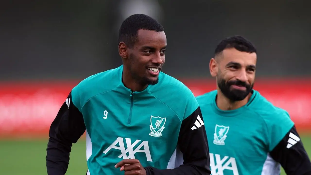 Arne Slot Optimistis Chemistry Isak dan Salah Akan Terbentuk Sempurna