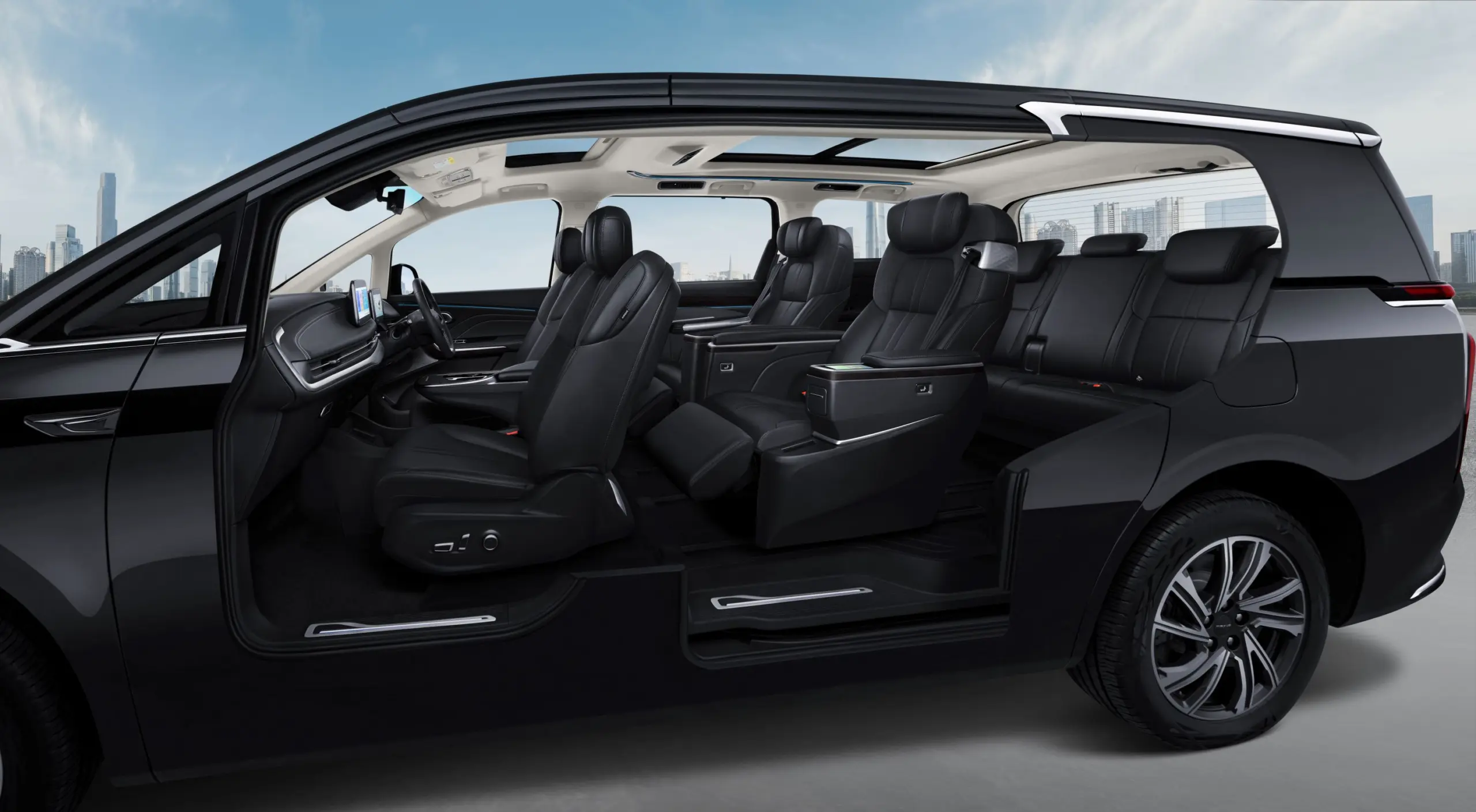 Interior Maxus Mifa 9