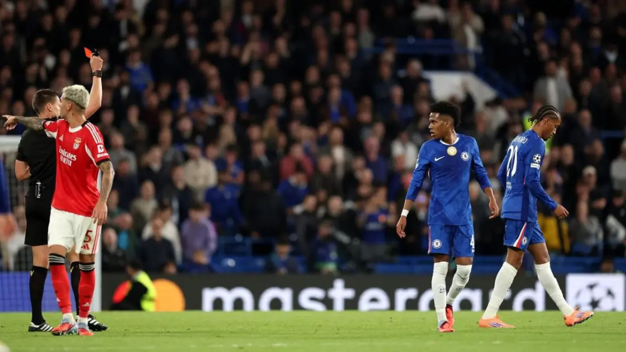 Joao Pedro Kena Kartu Merah