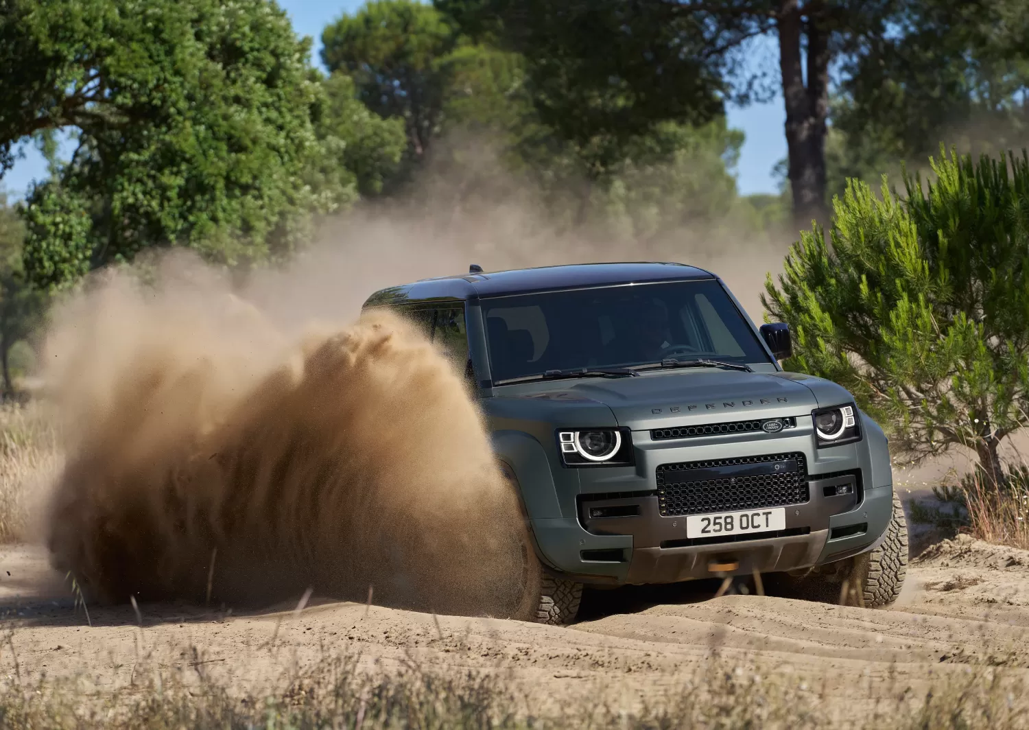 Land Rover New Defender Octa 1 Mobil Offroad Terbaik Indonesia