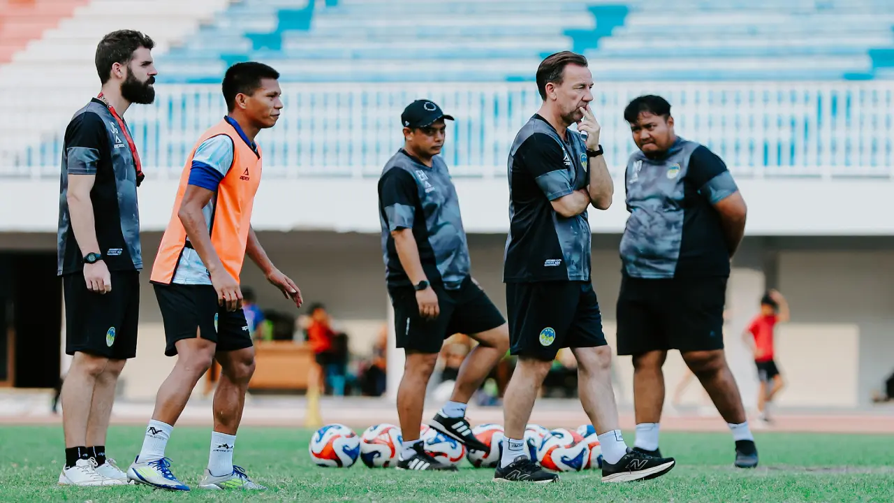 PSIM Yogyakarta vs Dewa United: Adu Taktik Pelatih Belanda di BRI Super League 2025/2026