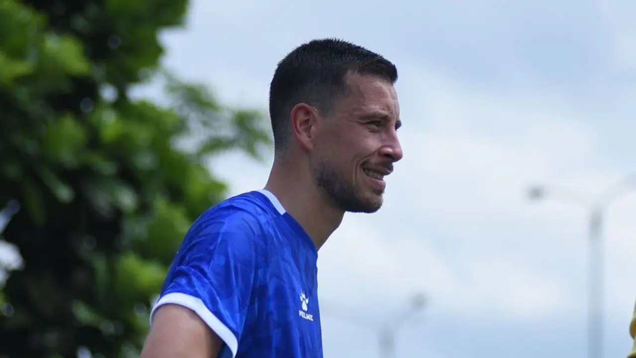 Thom Haye Ungkap Kerinduan Rumah Setelah Sebulan Berseragam Persib