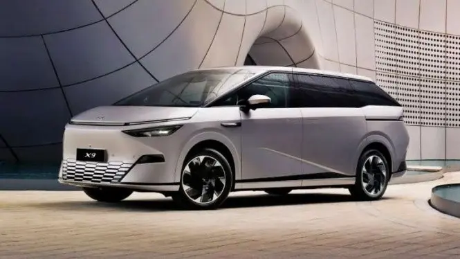 Xpeng X9 Mobil Listrik 7 Seater Terbaik 2025