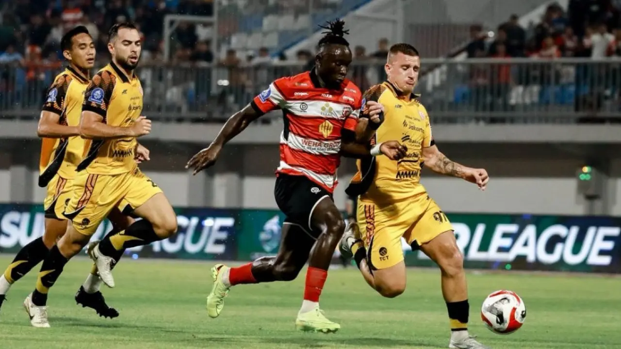 9 Laga Tanpa Gol Presiden Madura United Tetap Dukung Balotelli