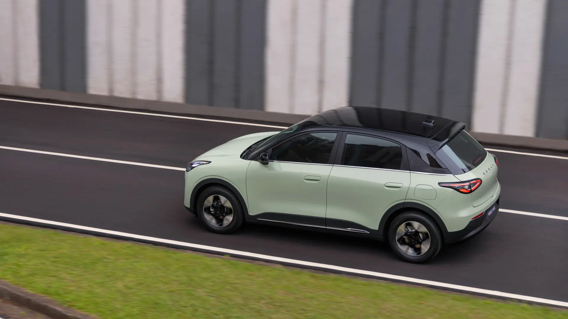 Desain Dimensi Geely Ex2