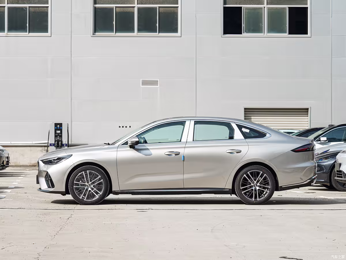 Eksterior Geely Emgrand Generasi Kelima