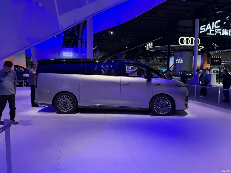 Eksterior Geely Galaxy V900