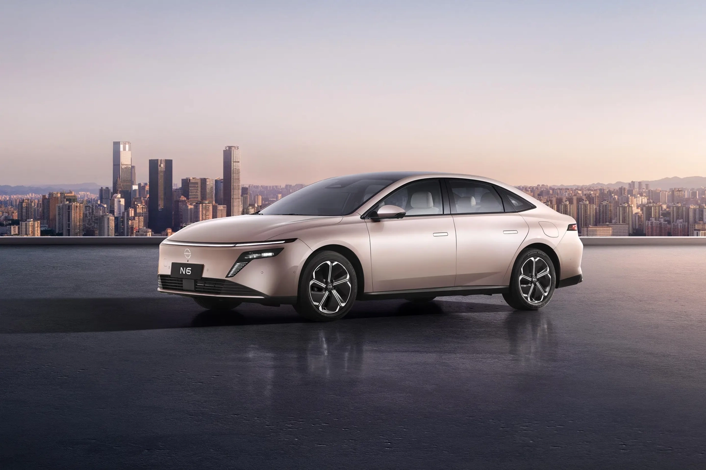 Eksterior Nissan N6