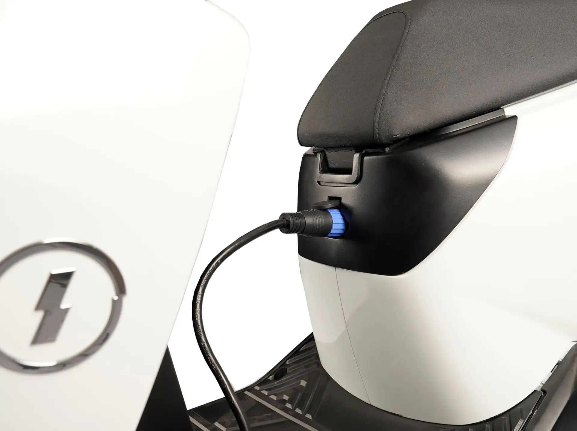 Fitur Boost Charging Motor Listrik Alva N3