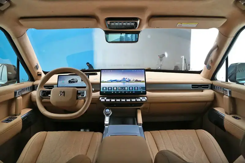 Interior Dongfeng Mengshi M817 Hero