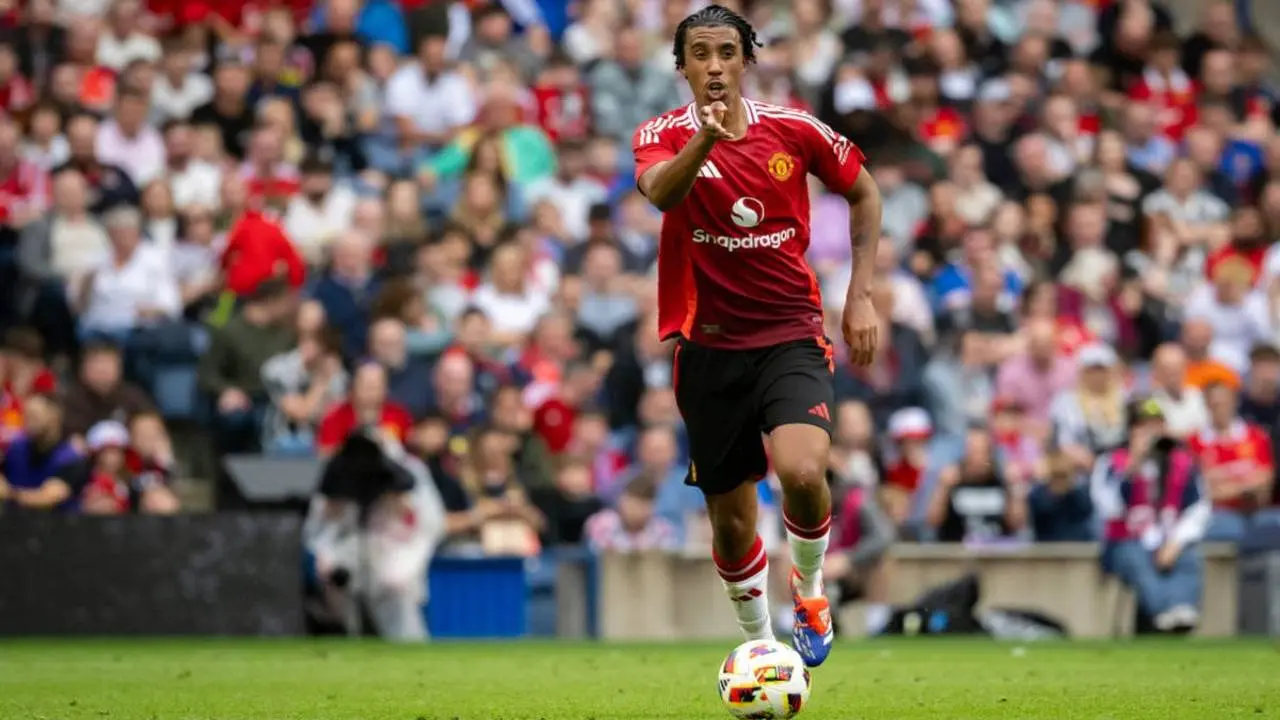 Leny Yoro Tegaskan Tak Menyesal Pilih Manchester United Ketimbang Real Madrid