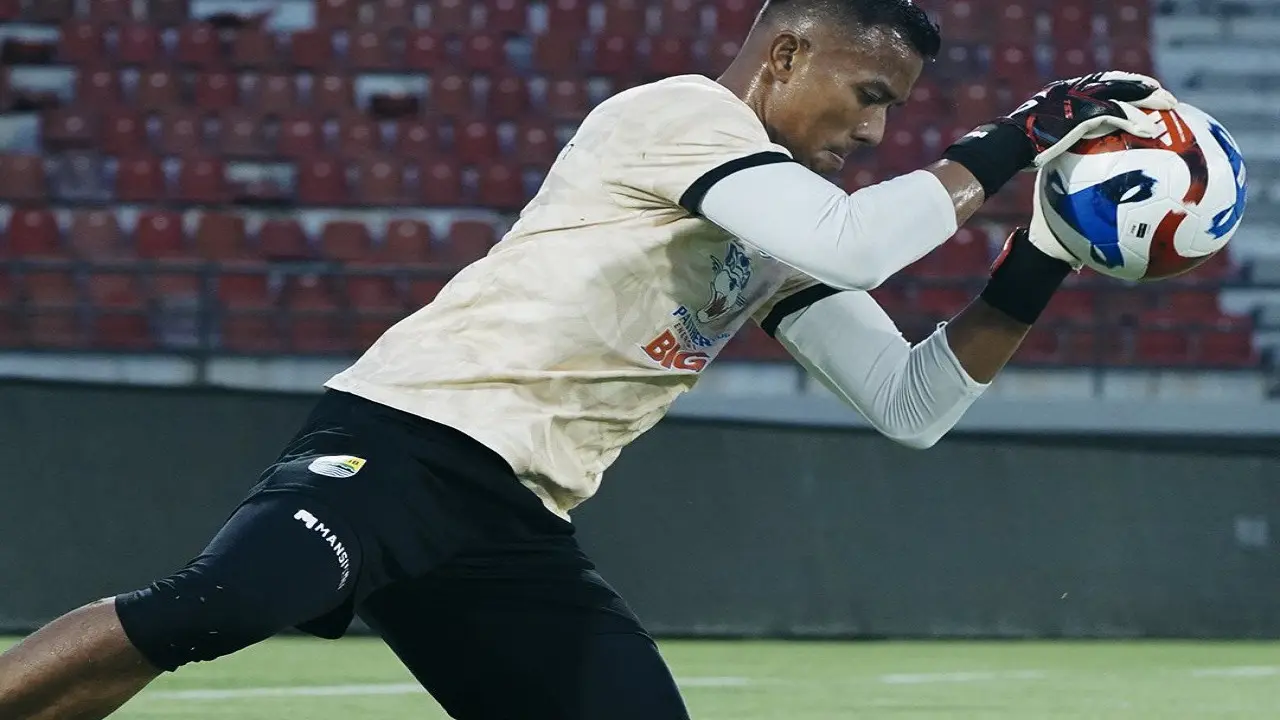 Bojan Hodak Jelaskan Teja Geser Kiper Asing Adam Przybek