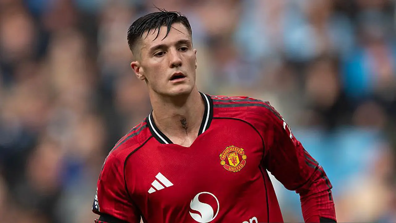 Gary Neville Kritik Performa Benjamin Sesko Harus Cepat Berbenah Di Manchester United