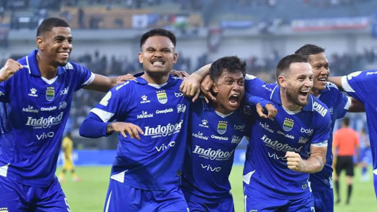 Kabar Buruk Persib Bandung Satu Pemain Kunci Dipastikan Absen Lawan Selangor Fc