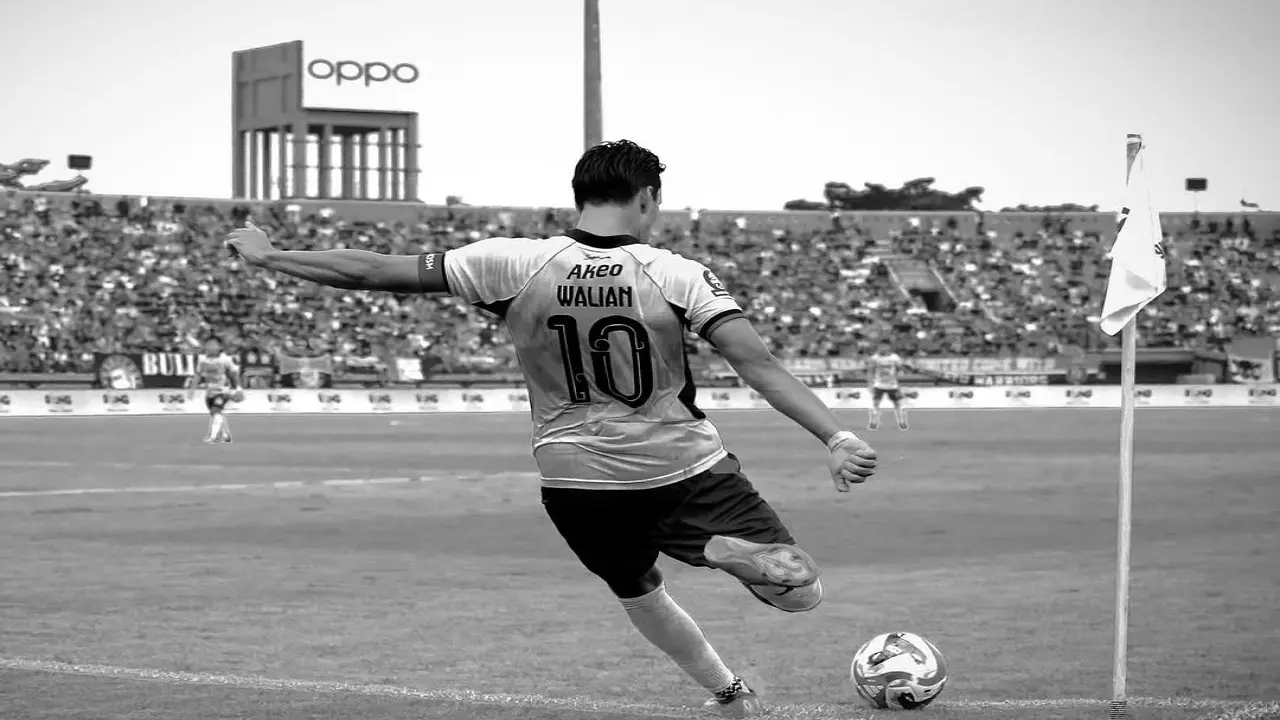 Persija Dikaitkan Dengan Ezra Walian Rp478 Miliar Eks Persib Bandung Masuk Radar Transfer Musim 25 26