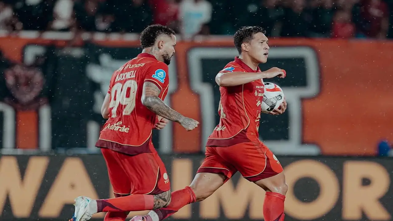 Persija Remontada 3 1 Atas Persik Di Manahan Hujan Deras Kartu Merah Gol Ezra Walian Jadi Sia Sia