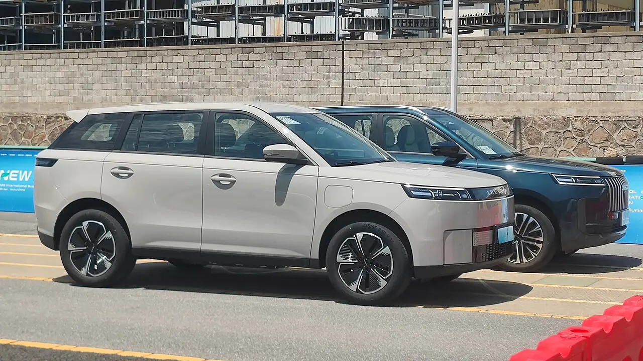 Raih 6 000 Pesanan Di Gjaw 2025 Jaecoo J5 Ev Mulai Diserahkan Ke Konsumen