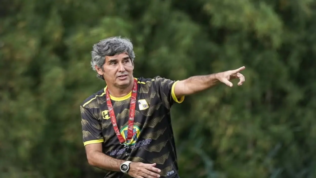 Teco Ungkap Kunci Kemenangan Barito Putera Atas Persipal Rumput Tebal Perjalanan Panjang Dan Disiplin Tim