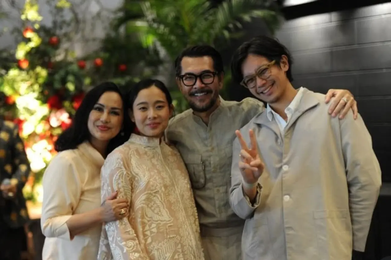 Keluarga besar Ferry Salim menggelar acara 7 bulanan kehamilan istri Brandom Salim.