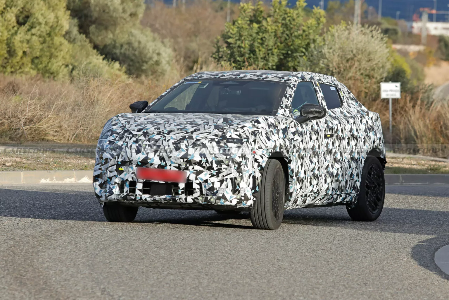 Nissan Juke EV Tertangkap Kamera Uji Jalan, SUV Listrik Usung Baterai 52 kWh dengan Jarak Tempuh 436 Km