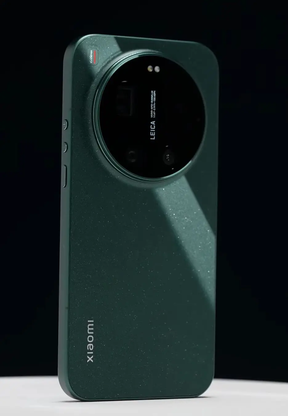 Xiaomi 17 Ultra Dipamerkan Jelang Rilis, Jadi Model Ultra Tertipis dengan Desain Baru yang Menawan