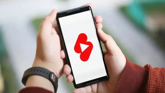 YouTube Mulai Uji Coba Gabungkan Tombol “Tidak Suka” dan “Tidak Tertarik” pada Konten Shorts