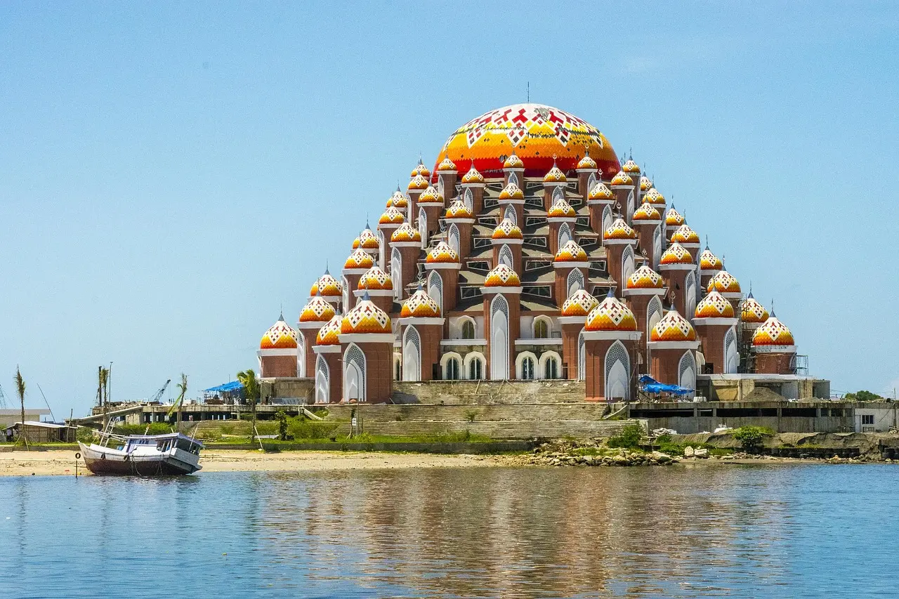 Cuaca Makassar Hari Ini, 24 Desember 2025: BMKG Prediksi Hujan Ringan & Berawan