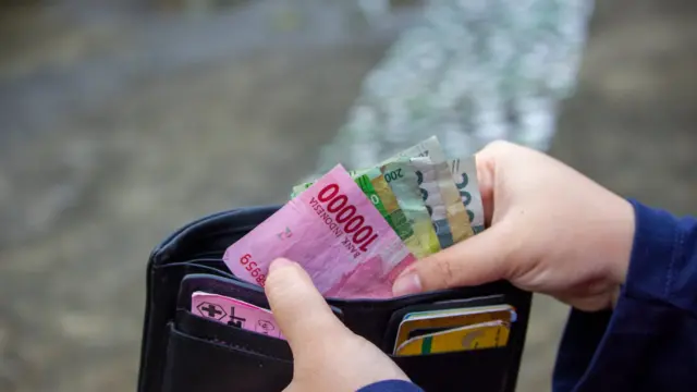 Gubernur Pramono Umumkan UMP Jakarta 2026 Naik Jadi Rp 5,7 Juta