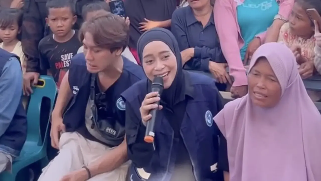 Hamil Besar, Lesti Kejora Tetap Turun ke Lokasi Bencana Banjir Sumatera Utara