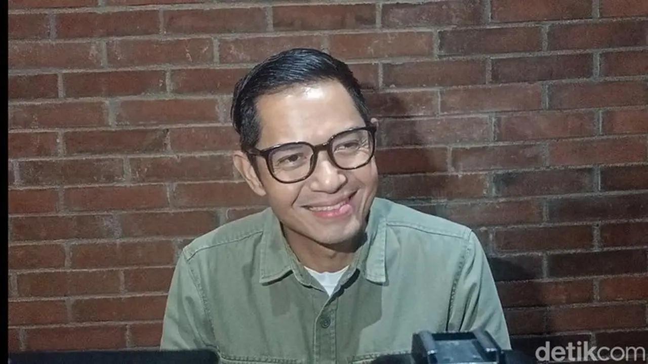 Banjir dan Longsor Sumbar Lumpuhkan Akses, Keluarga Dude Harlino Terdampak Parah