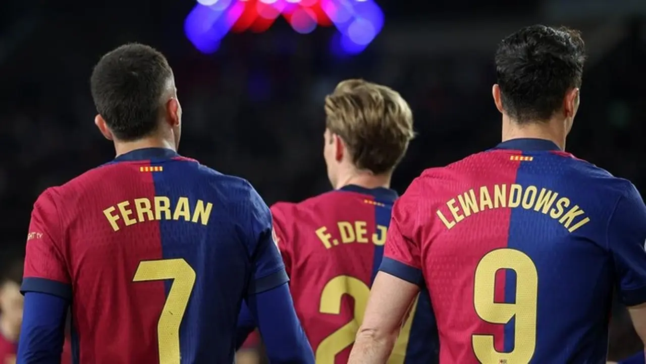 Hansi Flick Senang dengan Persaingan Sehat Lewandowski dan Ferran Torres di Lini Depan Barcelona