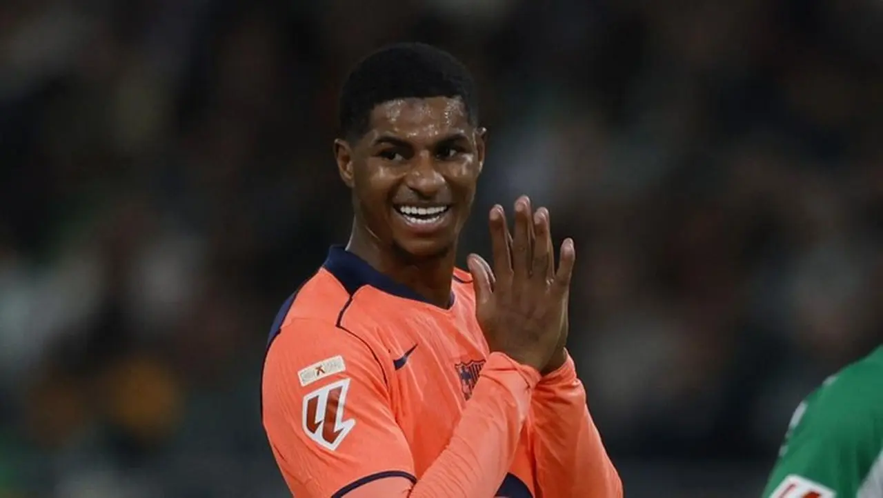 Marcus Rashford Tak Mengeluh Meski Dicadangkan, Hansi Flick Puji Profesionalismenya di Barcelona