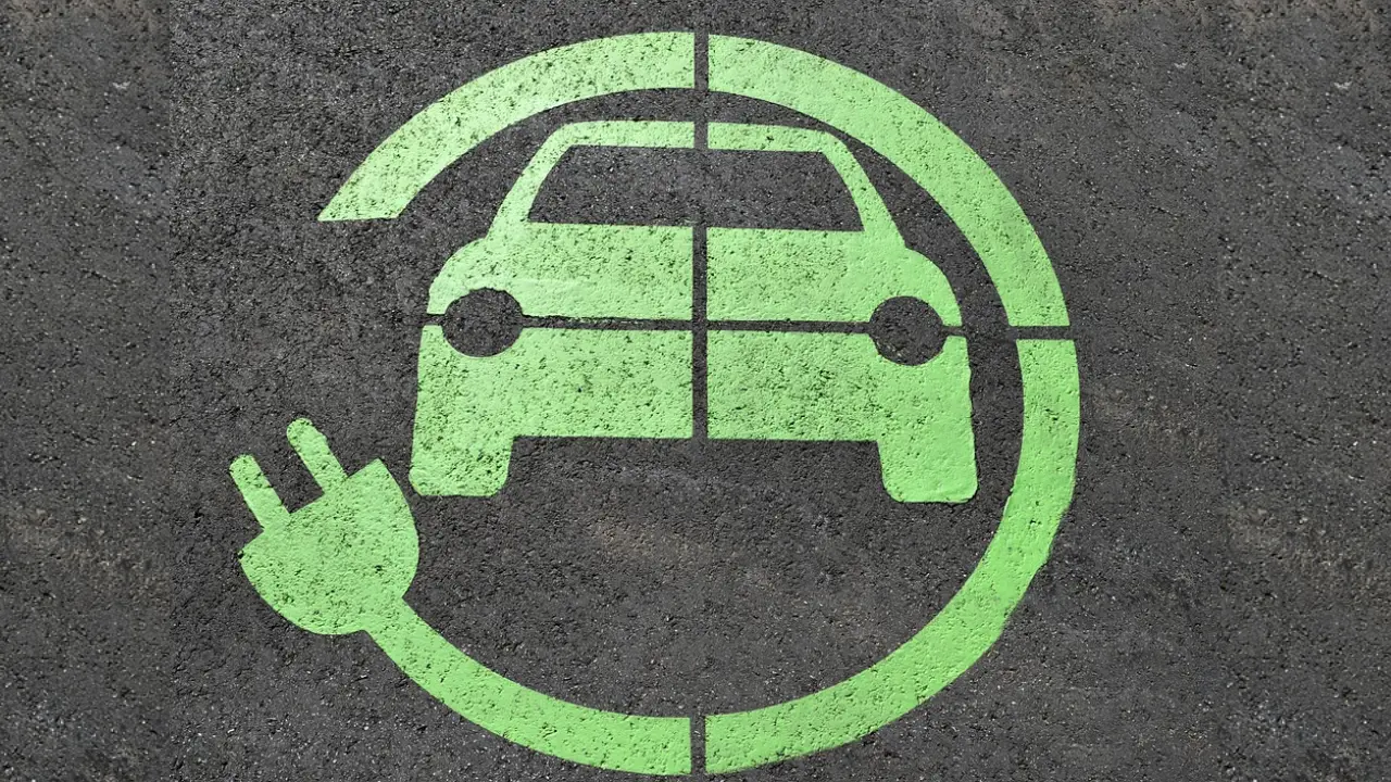 Pemerintah Tiadakan Insentif Otomotif 2026, Harga Mobil Listrik dan Hybrid Diprediksi Naik